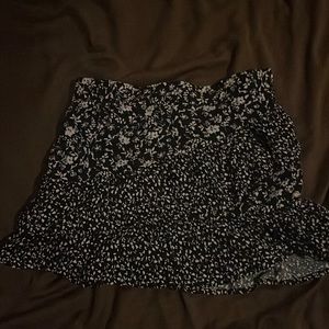 Ruffled skirt, floral black and white print